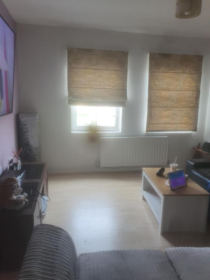 Nice 2 Bed Apartment 런던 외부 사진