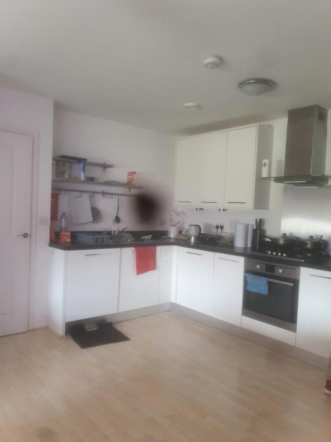 Nice 2 Bed Apartment 런던 외부 사진